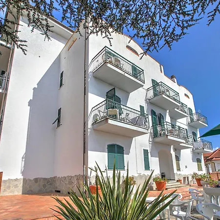 Seaview Pool Retreat - Il Poggio Apartmán