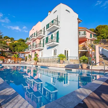 Apartment Seaview Pool Retreat - Il Poggio *