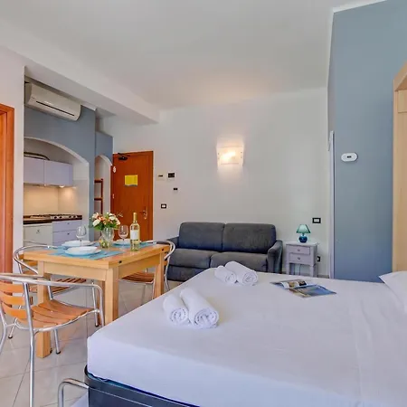 Seaview Pool Retreat - Il Poggio Apartment Marina dʼAndora
