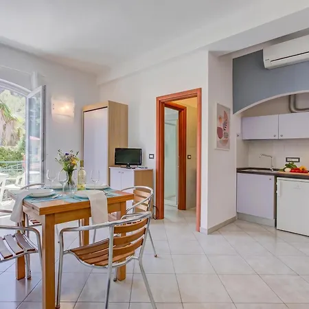 Apartment Seaview Pool Retreat - Il Poggio